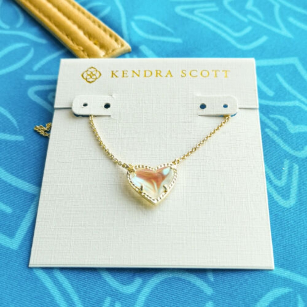 Nwot Kendra Scott Ari necklace